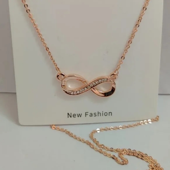 Other - 🔥🔥Clearance SALE 🔥🔥 Brand new latest designer chain pendant set.